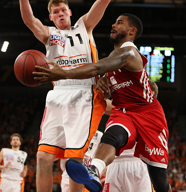 主教练不仅 主教练不仅